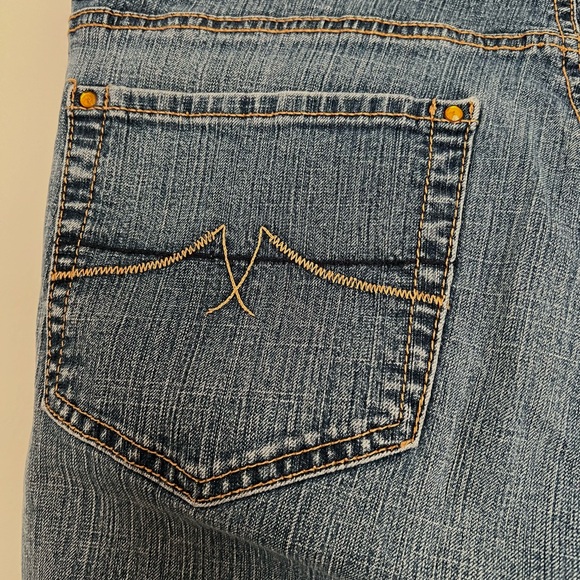 Jeanstar Jeans Womens Size 16W Cropped Capri Stretch Light Wash Denim Studded - Picture 4 of 12